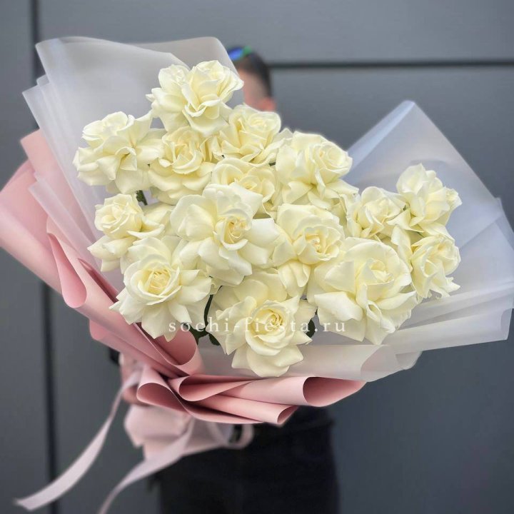 Букет из 15 французских роз Вайт дрим в Новороссийске