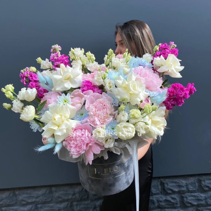 Дизайнерский цилиндр "Пионы гарден" в Новороссийске