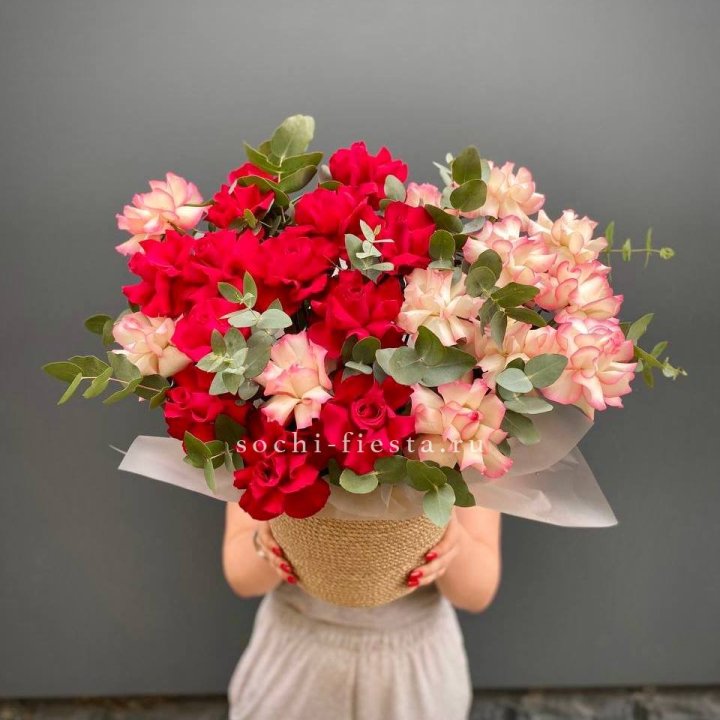 25 Французских роз в джутовом кашпо  в Новороссийске