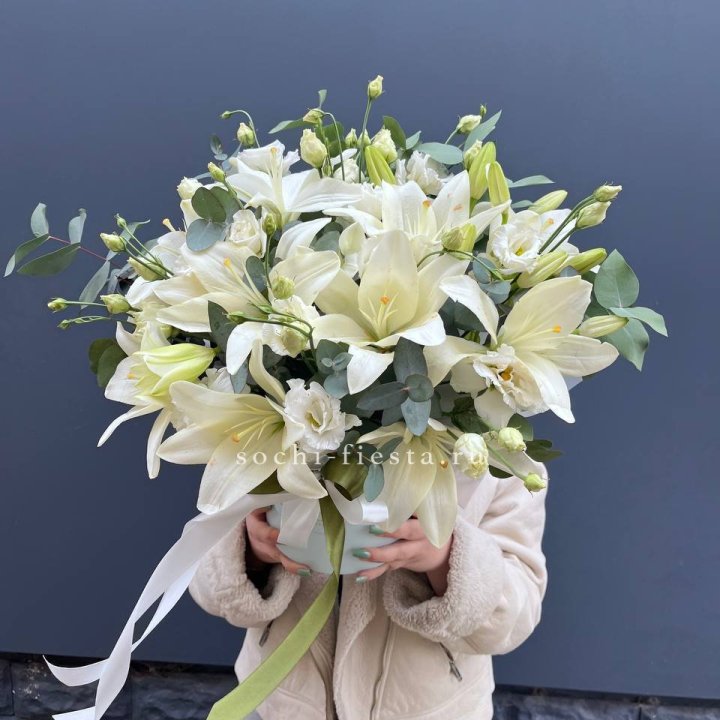 Бокс лилий и эустомы в Новороссийске