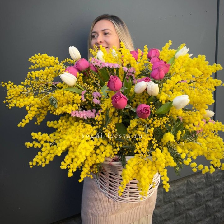 Цветочная корзина с мимозой "Спринг" в Новороссийске