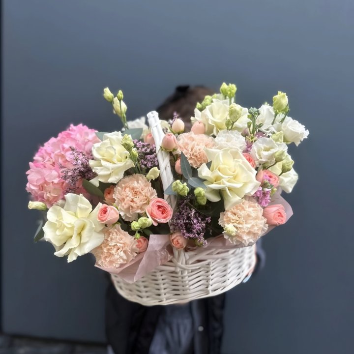 Цветочная корзина "Софтнес" в Новороссийске