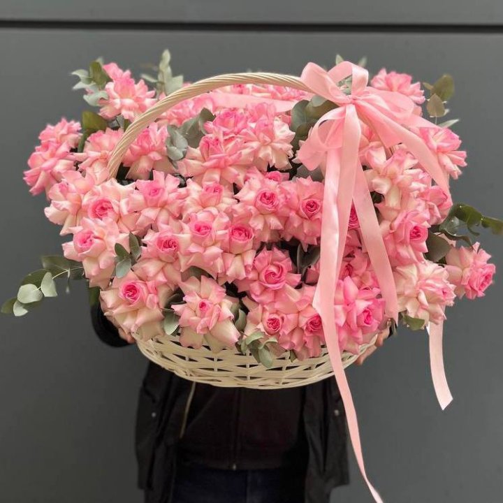 51 розовая роза в корзине в Новороссийске