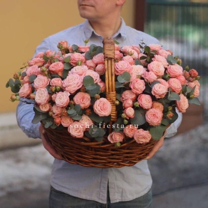 Корзина из 101 пионовидной розы в Новороссийске