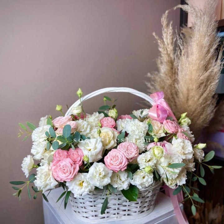 Цветочная корзина "Пинки вайт" в Новороссийске