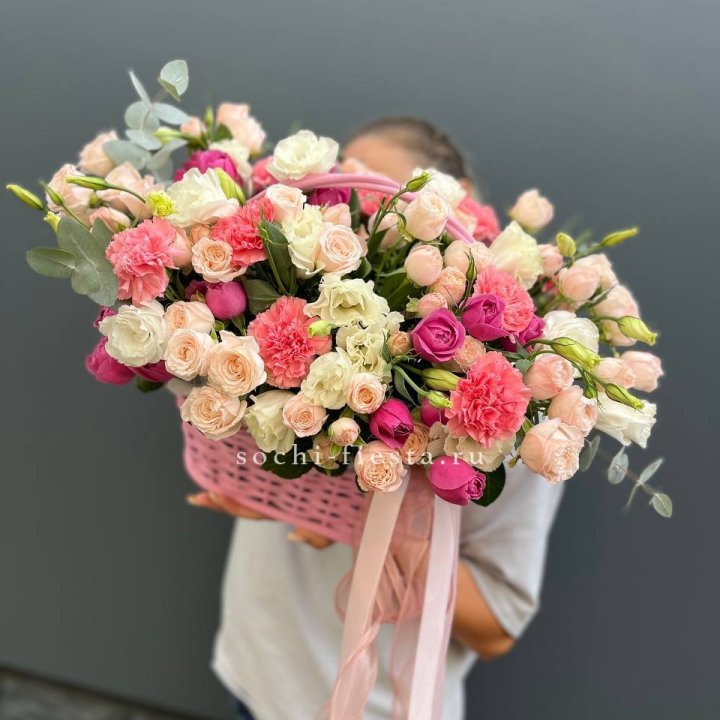 Цветочная корзина "Флоренция" в Новороссийске
