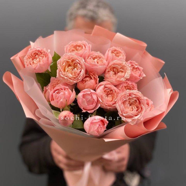 Букет комплимент из кустовых роз Джульетта в Новороссийске