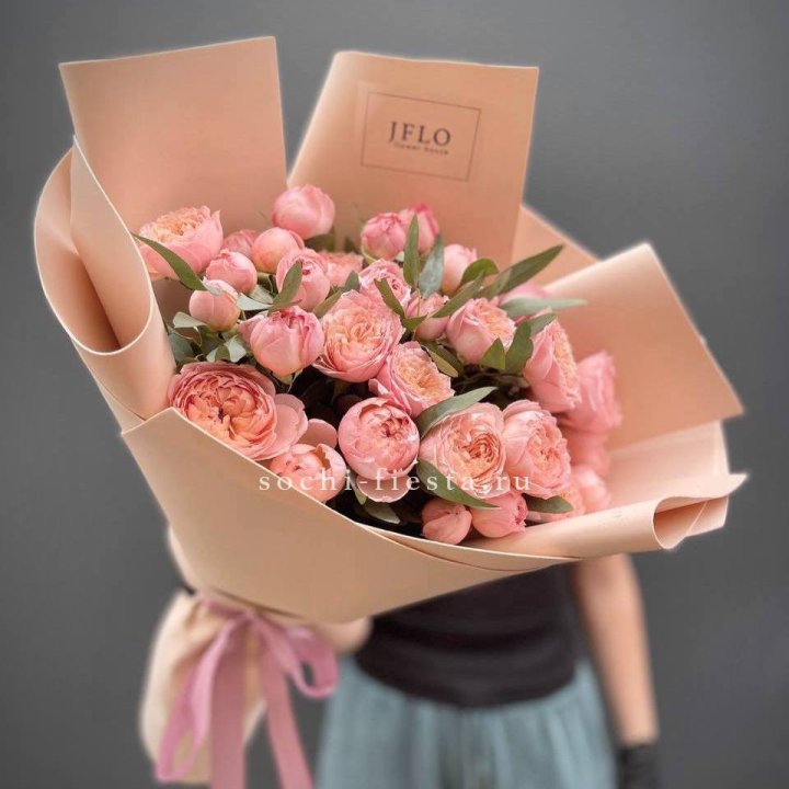 Букет из 9 кустовых роз Джульетта в Новороссийске