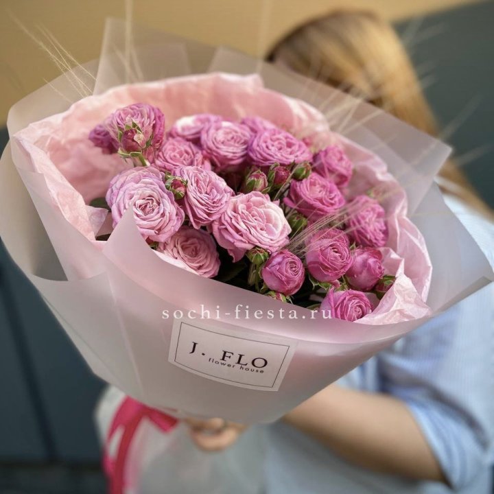 Пионовидные розы Мадам Бомбастик Pink в Новороссийске