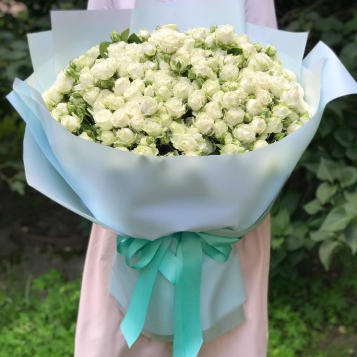 51 белая кустовая роза в Новороссийске