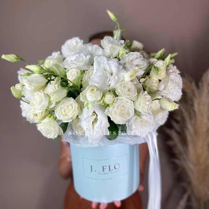 Бокс кустовых роз и эустомы  в Новороссийске