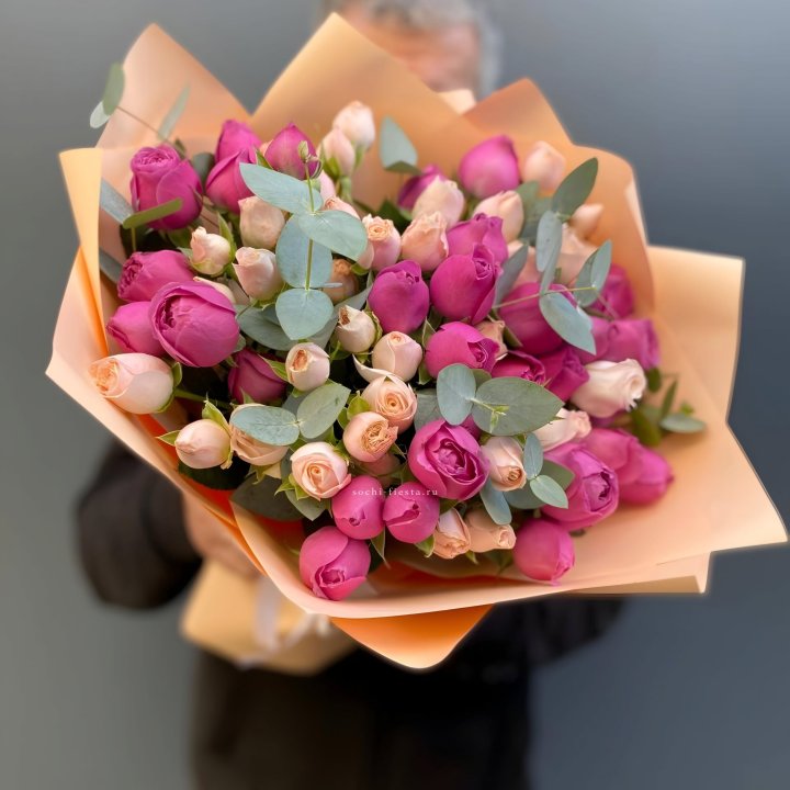 Букет кустовых роз Тендернес в Новороссийске