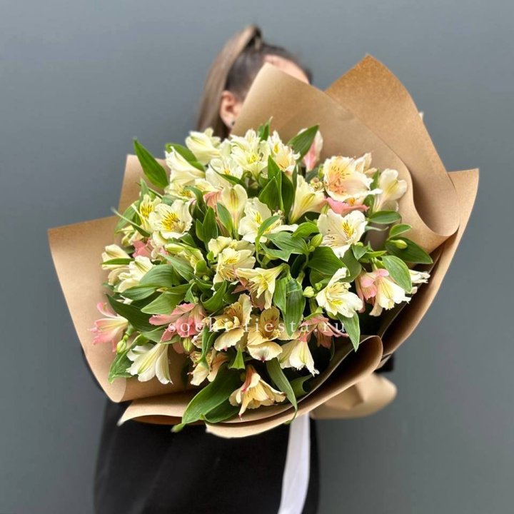 Букет альстромерий в крафте в Новороссийске