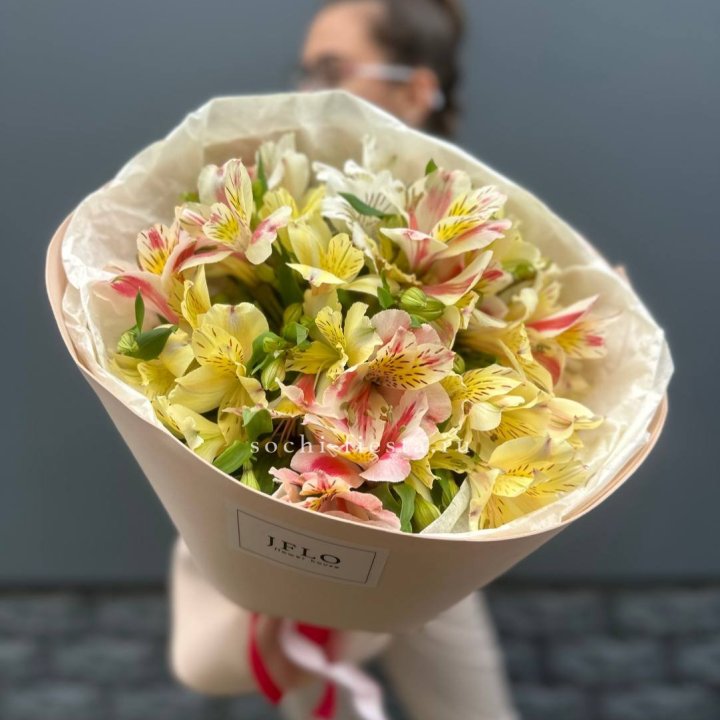 Альстромерии в нежном оформлении в Новороссийске