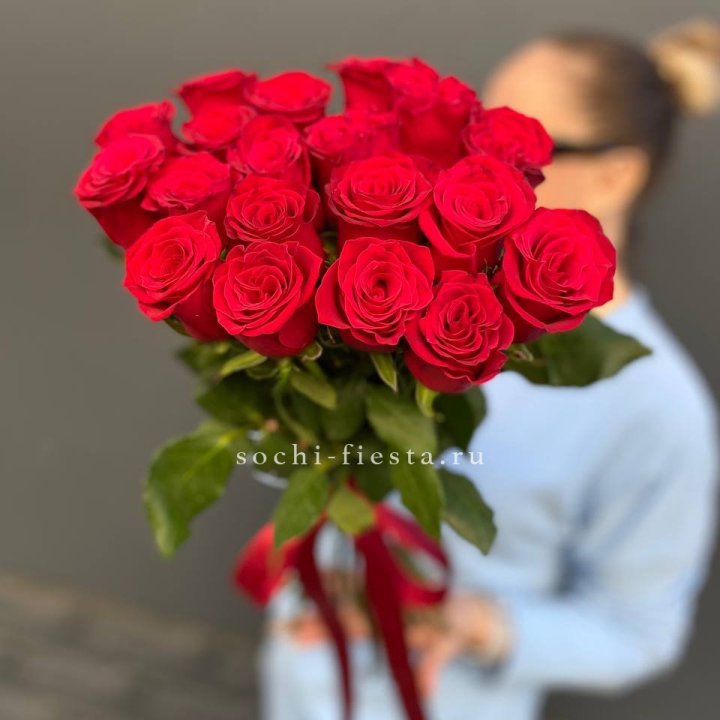 19 красных роз в Новороссийске