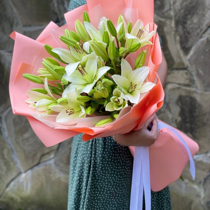 Букет из 7 белых лилий в Новороссийске