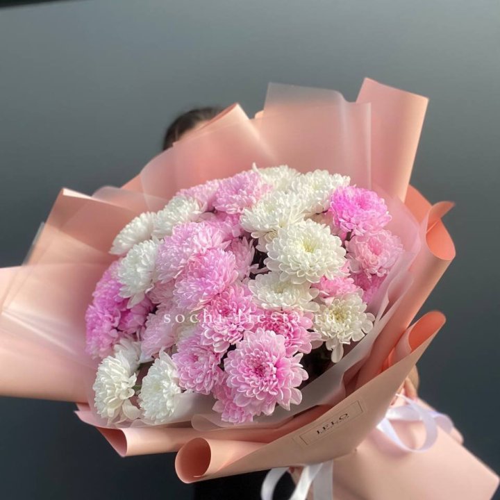  Букет бело-розовых хризантем  в Новороссийске