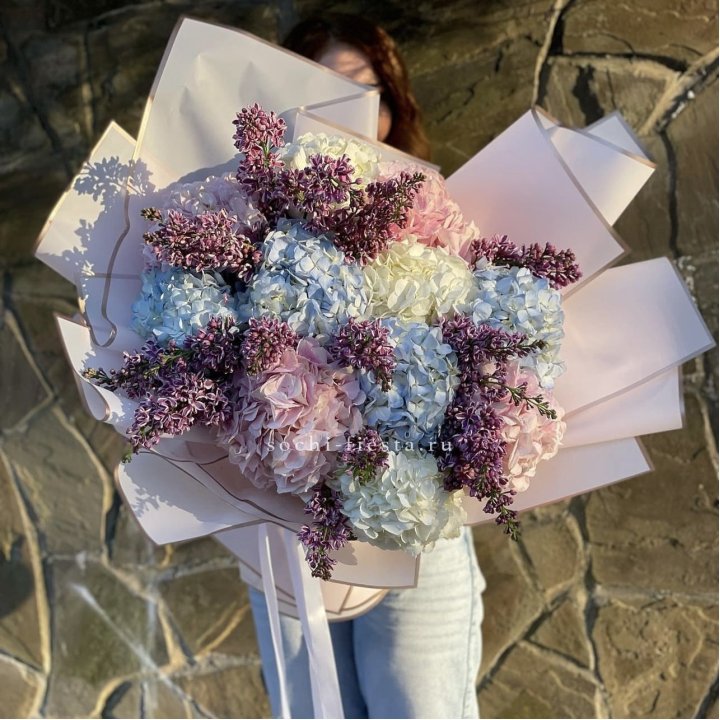 Букет гортензии с сиренью в Новороссийске