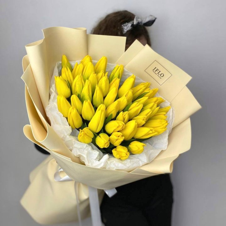 51 жёлтый тюльпан в Новороссийске