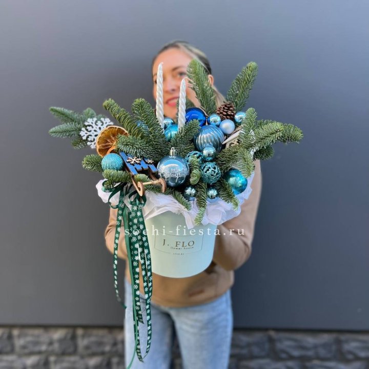 Композиция "Мери крисмас блю" в Новороссийске