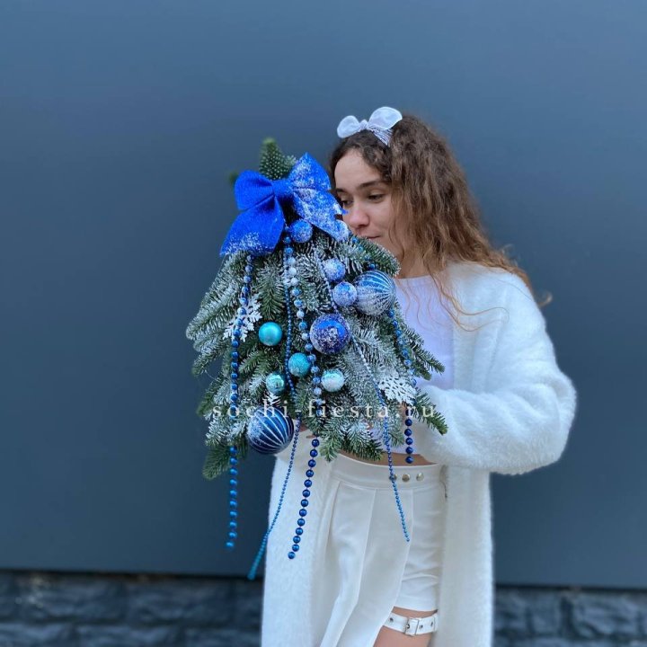 Новогодняя елочка "Блю" в Новороссийске