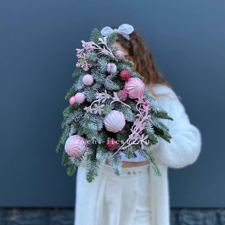 Новогодняя елочка "Розе" в Новороссийске