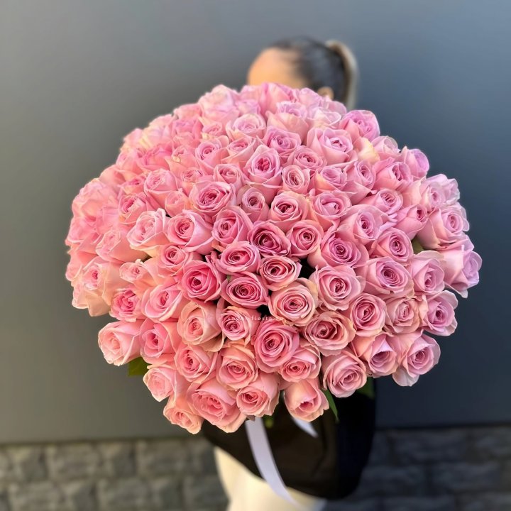 Охапка из 101 розовой розы в Новороссийске