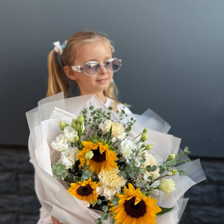  Букет  из стойких цветов с подсолнухами в Новороссийске