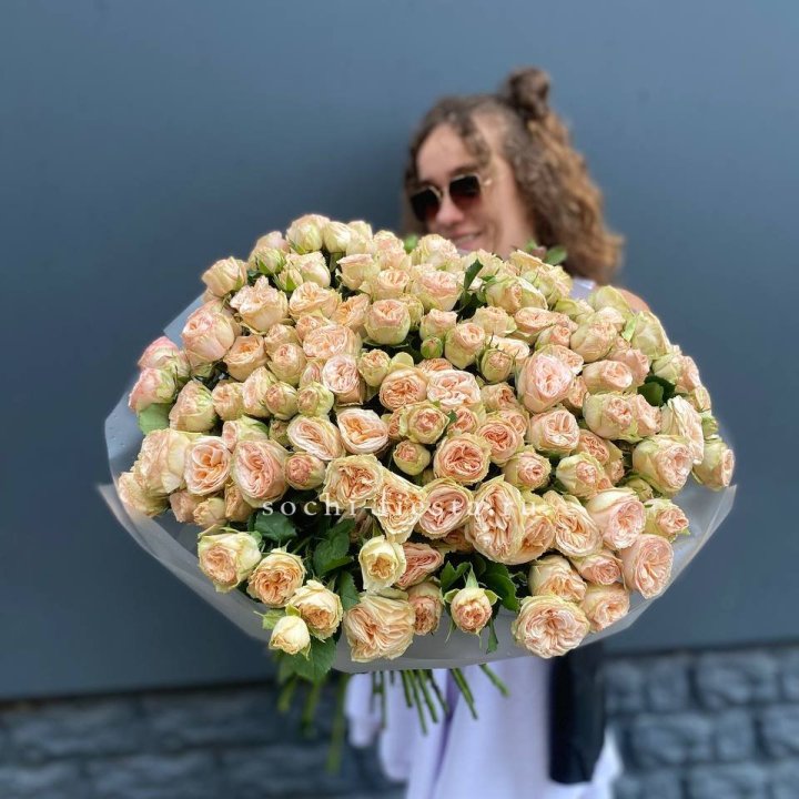 51 пионовидная роза в Новороссийске