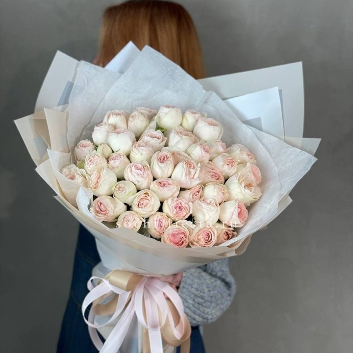 Букет пионовидных роз Пур лав в Новороссийске