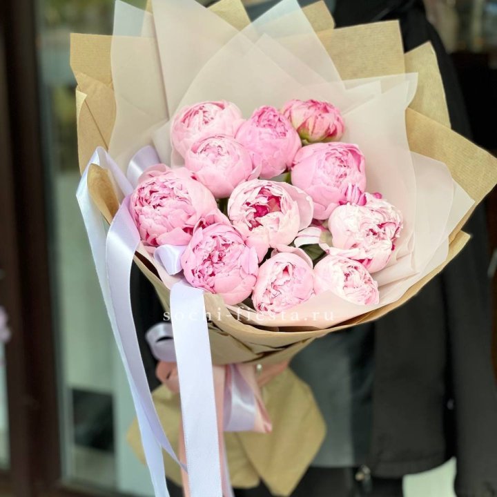 11 пионов в оформлении в Новороссийске