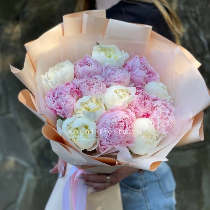 Букет 15 зефирных пионов в Новороссийске