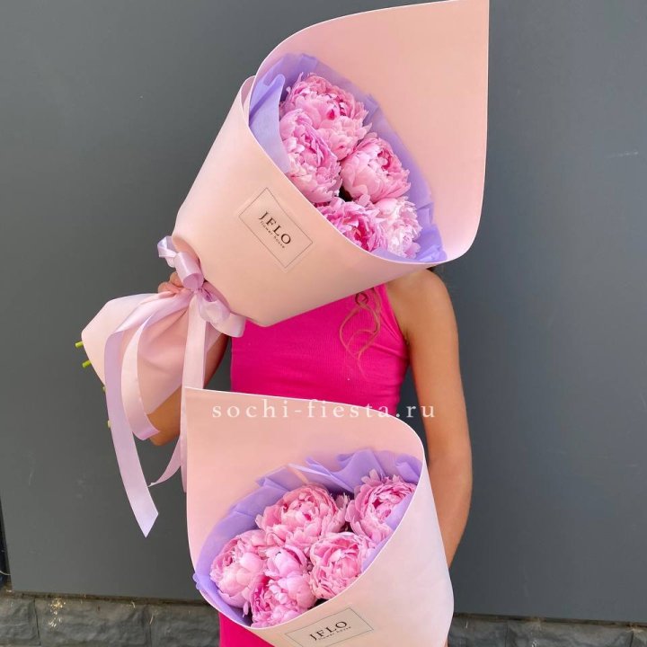 Букет из 5 пионов в Новороссийске