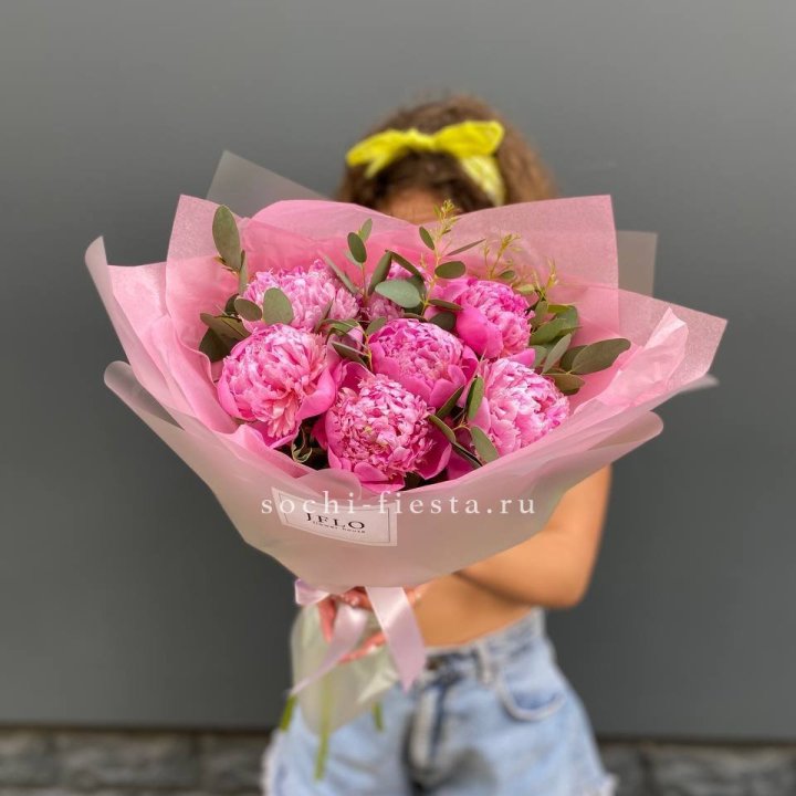 7 ярких пионов в оформлении в Новороссийске