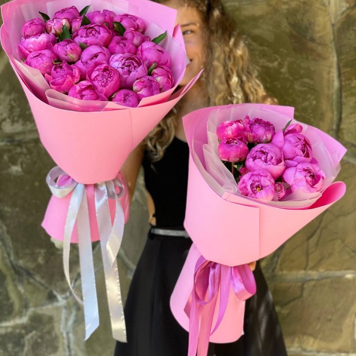 Букет ярких пионов  в Новороссийске