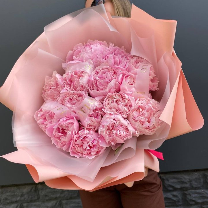 15 пионов "Монинг" в Новороссийске