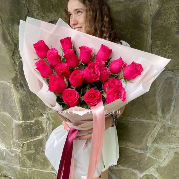 19 алых роз в Новороссийске