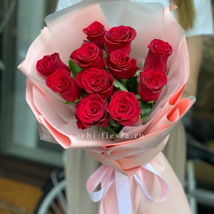 Букет красных роз "Мадам ред" в Новороссийске