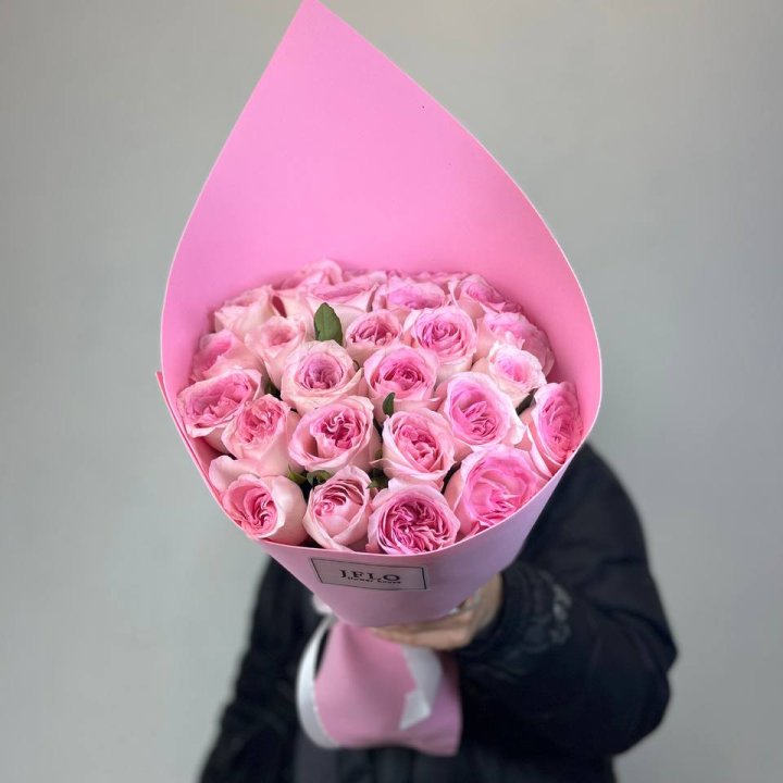 25 нежных роз в Новороссийске