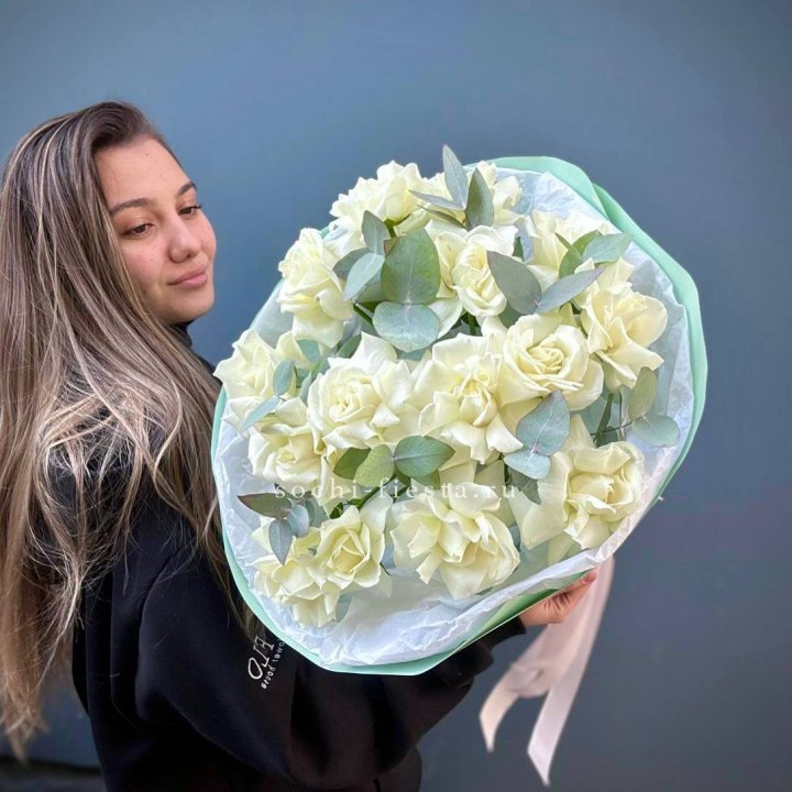 15 Белых французских роз "Ноте бьянка" в Новороссийске
