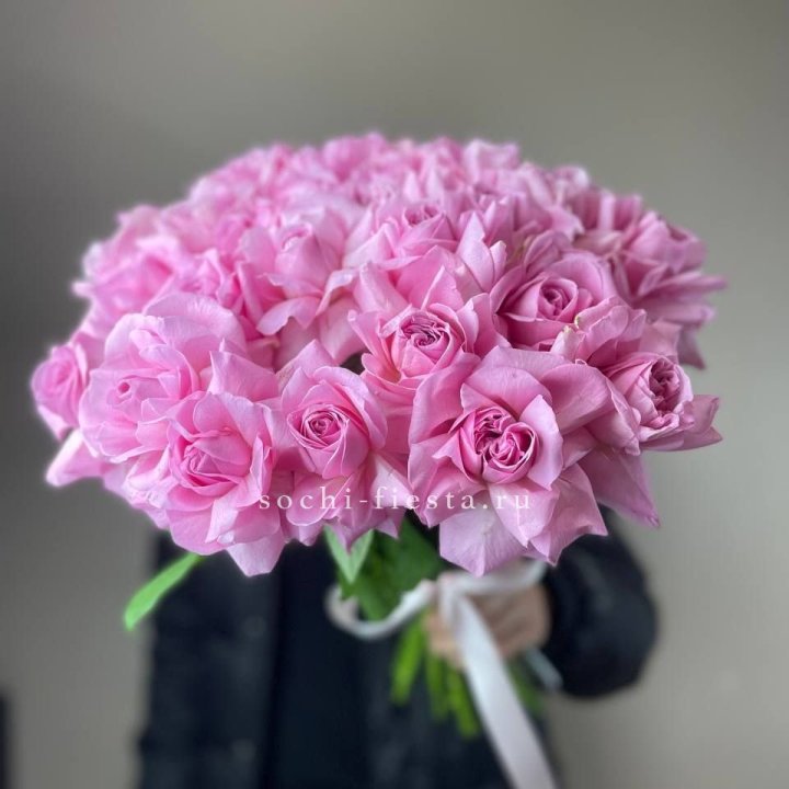 25 розовых французских роз в Новороссийске