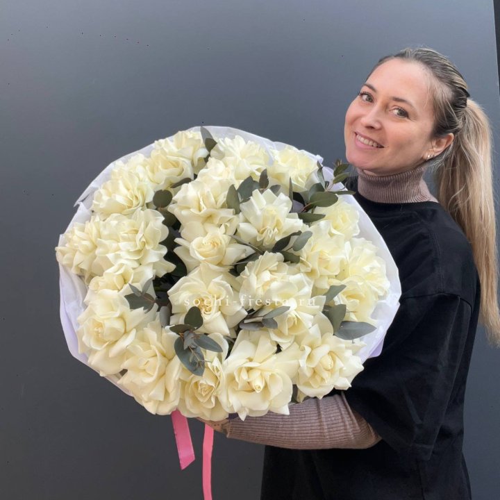 25 Белых французских роз Вайт найс в Новороссийске
