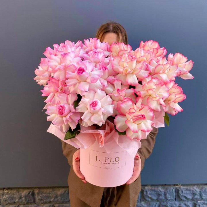 25 Французских роз микс в боксе в Новороссийске