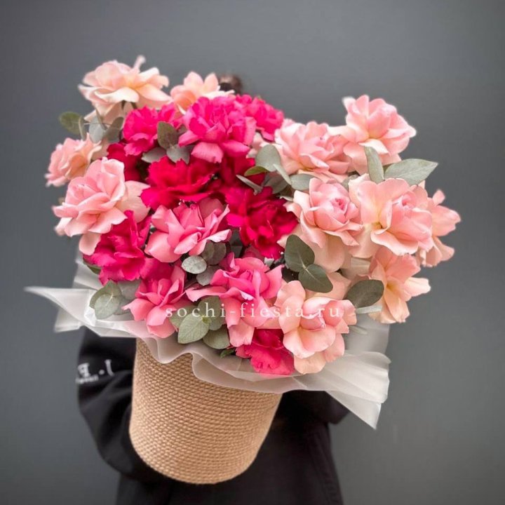 23 Французские розы Микс в боксе в Новороссийске