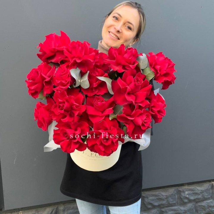17 Французских роз в боксе в Новороссийске