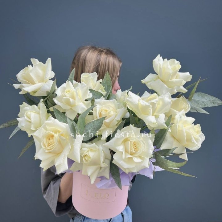 15 Французских роз в боксе в Новороссийске