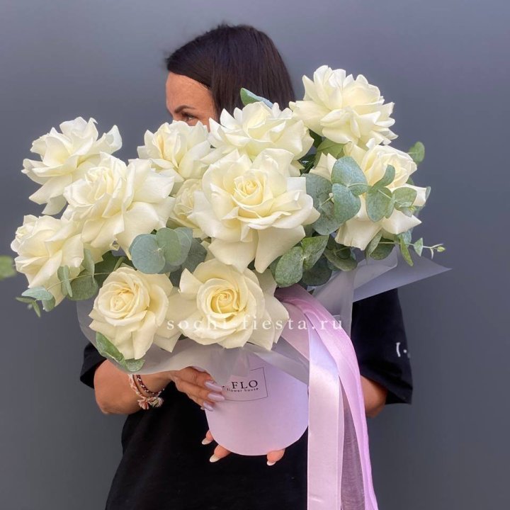 11 Французских белых роз в боксе в Новороссийске