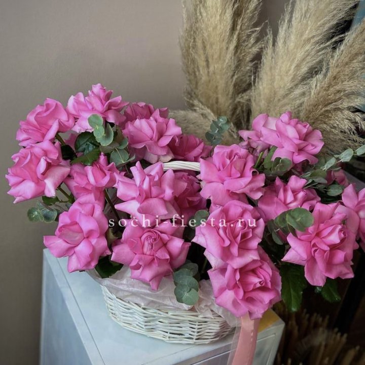 25 роз в цветочной корзине Пинк в Новороссийске