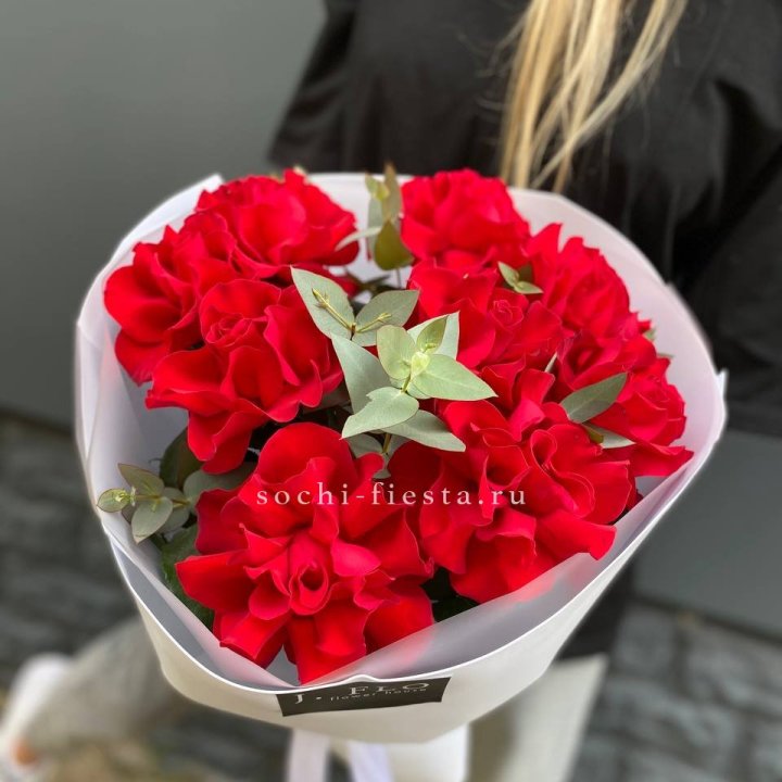 9 Красных французских роз в Новороссийске