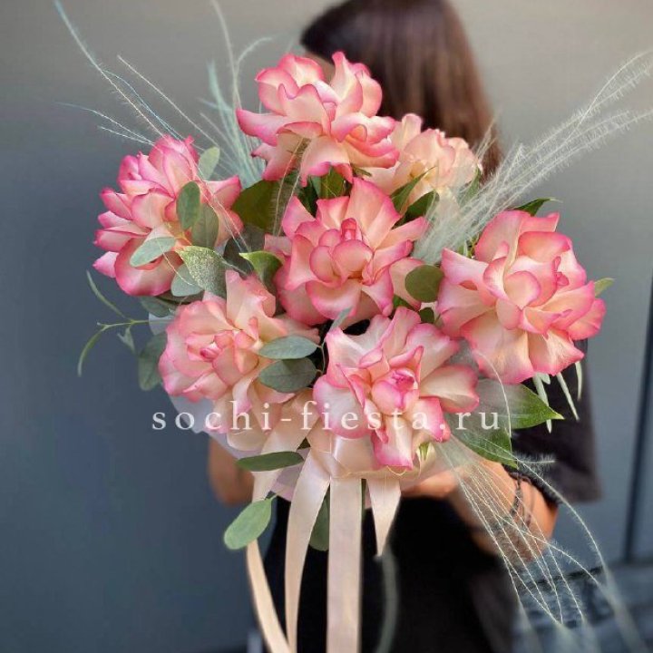 9 Французских роз Джумилия в боксе в Новороссийске